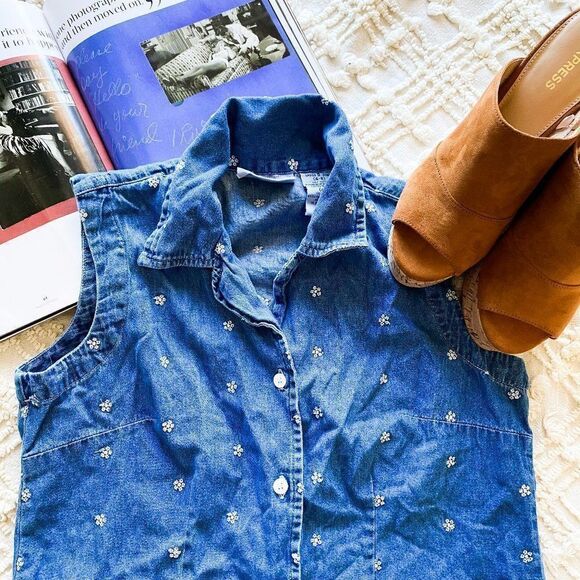 3 FOR $20 Faded Glory Summer Embroidered Denim Button Down Size Small - Picture 2 of 8